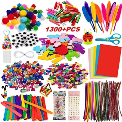 Abbildung von Bastelset Kinder, 1300+PCS DIY Basteln Bastelkoffer, Bastelzubehör Bastelmaterial Scrapbooking, Pfeifenreiniger, Pompons, Federn, Perlen, Wackelaugen, Pailletten Bastelbedarf für Kleinkinder