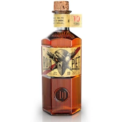 Abbildung von RON PIET Rum 10 Jahre alter aus Panama mit feinstem Rohrzucker Single Barrel Bourbon Fässern In Sechskant Flasche 1 x 0.5 l