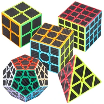 Abbildung von Coolzon Zauberwürfel 5 Stück Speed Cube Set Pyraminx + Megaminx 2 x 3 4 Magic Puzzle Würfel Carbon Faser Aufkleber in Geschenkbox für Kinder Erwachsene