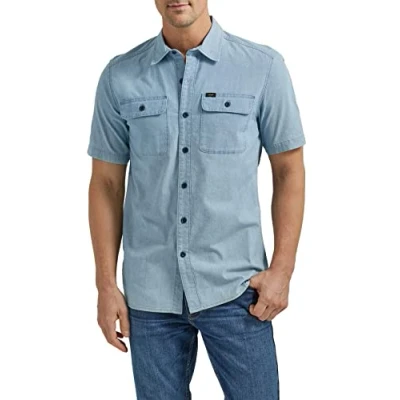 Abbildung von Lee Herren Extreme Motion Allzweck Shirt, Klassische Passform, kurzärmelig, Knopfleiste, Light Wash Chambray, Klein