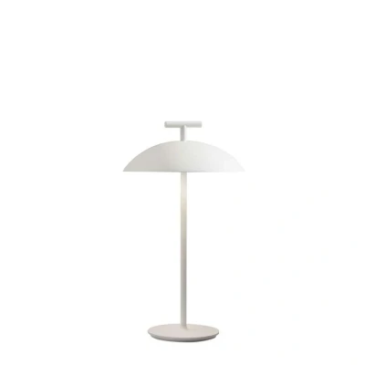 Abbildung von Kartell Mini Geen A LED Tischlampe 2.700 K weiß