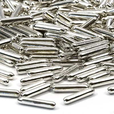 Abbildung von Streusel Glück Zaubersticks Macaroni silber metallic 180g silberne Zuckerstreusel Rods Zuckerdekor Sprinkles Tortendeko Deko für Cupcakes Muffins Torte Kuchen Geburtstag Hochzeit Weihnachten Party