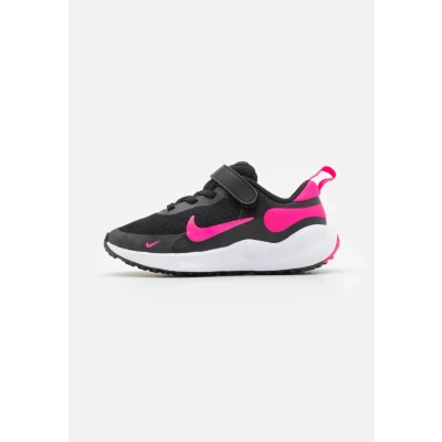 Abbildung von Nike Performance Revolution 7 Unisex Laufschuh Neutral für Kinder, Größe: 25, Black/hyper pink/white Schuhe