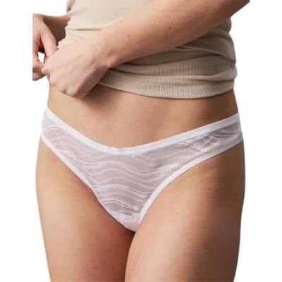 Abbildung von Calvin Klein Damen 3er Pack Strings mit Spitze, Mehrfarbig (Calypso Coral/Cedar/White), XL