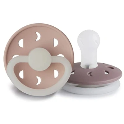 Abbildung von FRIGG Mondphase Silikon Nacht Schnuller 2 Packung Symmetrischer Sauger in Kirschform BPA frei Hergestellt Dänemark (Twilight Mauve Night/Blush Night, Größe 1 (0 6 Monate))