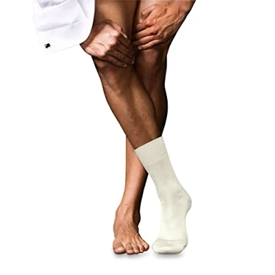 Abbildung von FALKE Herren No. 6 Socken atmungsaktive klimaregulierende geruchshemmende Wolle Seide hochwertig elegant verstärkte Herrensocken flache Naht druckfreie Fußspitze fein einfarbig Business 1 Paar