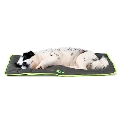 Abbildung von Ferplast Hundematte &amp; Katzenmatte Mittel Waschbares Hundebett Hundekissen Wasserdicht Kratzfest Matte für Hundehütten und Auto, Hundekorb Jolly 83 x 50 cm, M, SCHWARZ