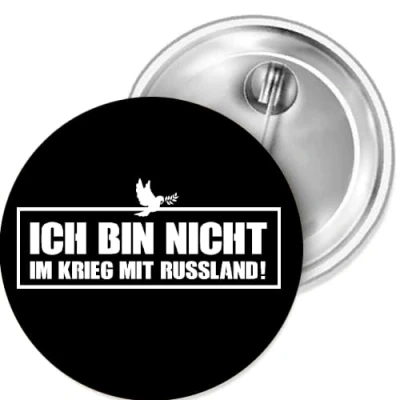 Abbildung von Sammys Shirt Store Ich Bin Nicht im Krieg mit Russland Schwarz Weiß Button 25 mm