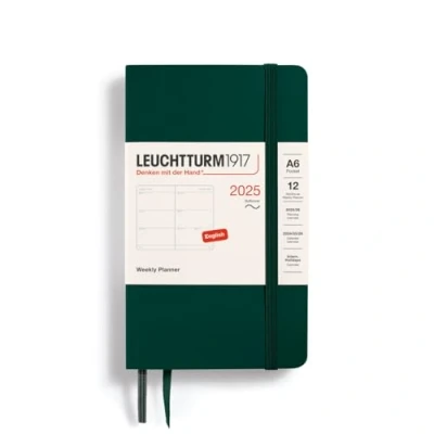 Abbildung von LEUCHTTURM1917 370685 Wochenkalender Pocket (A6) 2025, Softcover, Forest Green, Englisch