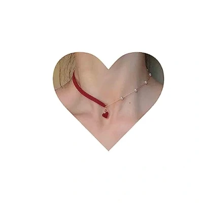 Abbildung von Yheakne Liebe Herz Perle Choker Halskette Anhänger Perlenkette Rotes Leder Gothic Lolita Necklack Schmuck für Frauen und Mädchen