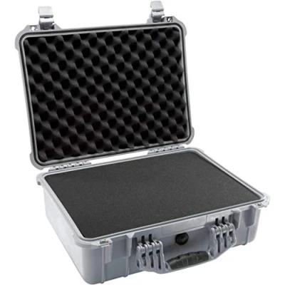 Abbildung von Peli 1520 Schutzkoffer Mit Ergonomisch Gummiertem Handgriff, IP67 Wasser und Staubdicht, 24L Volumen, Schaumstoffeinlage (anpassbar), Silber/Grau