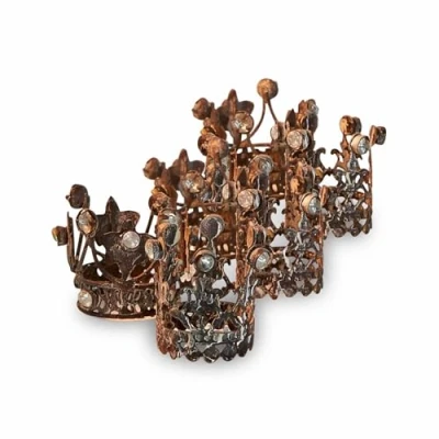 Abbildung von Loberon Deko Krone 6er Set Margareta, funkelnder Strass, Kerzenschmuck, Weihnachtsdekoration, Weihnachten, Glas, Messing, Eisen, antikbraun