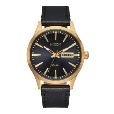 Abbildung von Nixon Unisex Analog Japanisches Quarzwerk Uhr mit Leder Armband A1347 510 00