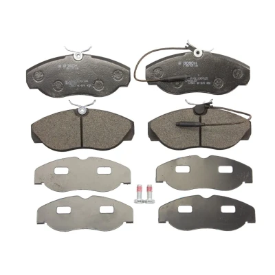 Abbildung von BOSCH 0 986 424 030 Bremsbelagsatz Low Metallic mit integriertem Verschleißsensor Anti Quietsch Blech, Schrauben Zubehör
