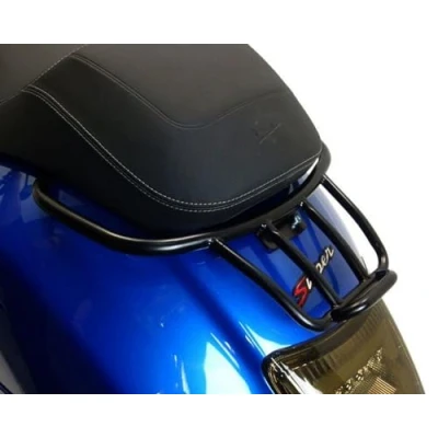 Abbildung von MOTO NOSTRA Gepäckträger hinten schwarz matt, mit Soziushaltegriff kompatibel für Vespa GT, GTL, GTV, GTS, GTS Super, HPE, GT60 125 300
