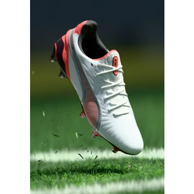 Abbildung von Puma KING ULTIMATE FG/AG Fußballschuhe Unisex White/Silver/Glowing Red Größe: 38