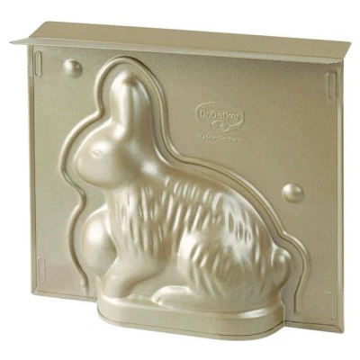 Abbildung von Dr. Oetker Backform Hase zu Ostern 600 ml Füllvolumen 3D Kuchenform in Gold mit Antihaftbeschichtung und Osterhase als Motiv zum backen Leckere Deko Osterhasenform