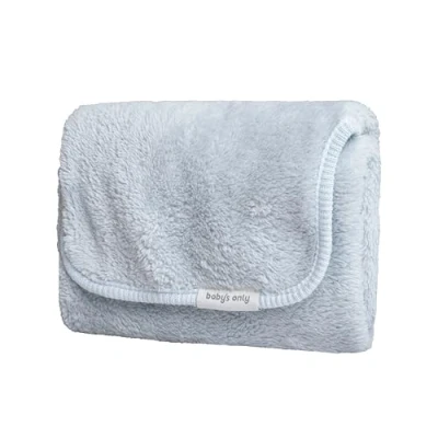 Abbildung von Baby&#039;s Only Wickelunterlage Cozy Wickelauflage Ideal für unterwegs Mit praktische Tasche Wickelzubehör Einfach zusammenfalten Aus Teddystoff Misty Blue