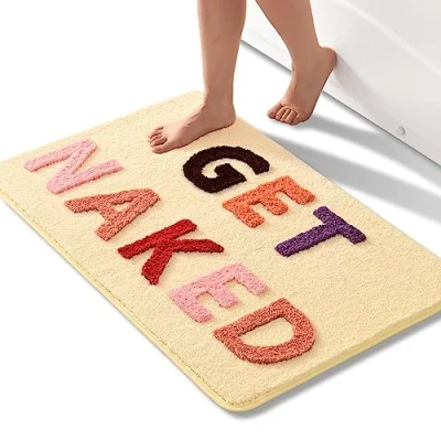 Abbildung von QJHOMO Get Naked Badematte, Beige, Badezimmermatten, 60 x 90 cm, rutschfeste Badematten für Badezimmer, bunte Buchstaben, weiche Mikrofaser, Badezimmermatte, maschinenwaschbarer Teppich