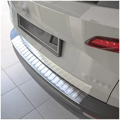 Abbildung von teileplus24 L653 Ladekantenschutz V2A Edelstahl kompatibel mit Skoda Karoq 2017 2021 Abkantung, Farbe:Silber gebürstet