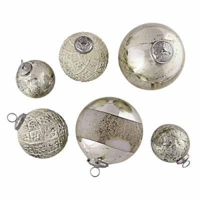 Abbildung von Loberon Weihnachtskugeln 6er Set Ephyriel, Mundgeblasen, Festlicher Glanz mit Antik Finish, Weihnachten, Christbaumschmuck, Weihnachtsdeko, Glas, Eisen, antikgold
