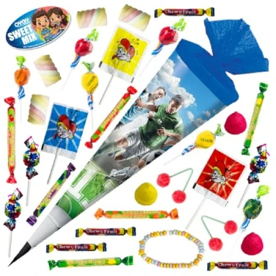Abbildung von OYOY Schultüte gefüllt mit Süßigkeiten Mix I Fussball 35 cm kleine fertig Geschwister Zuckertüte klein Einschulung Geschenk