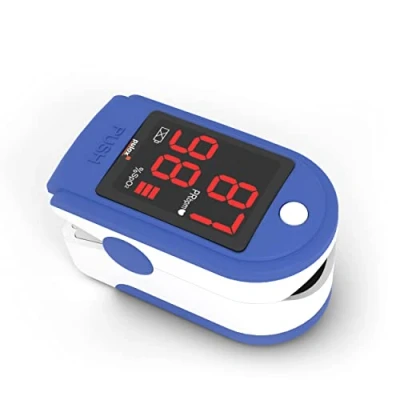 Abbildung von Pulox PO 100 Pulsoximeter mit LED Anzeige, inkl. Hardcase, Batterien, Schutzhülle, Nylontasche und Trageband Blau