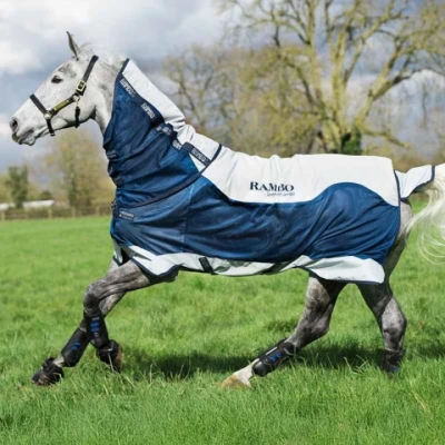 Abbildung von Horseware Regen &amp; Fliegendecke Rambo Summer Series V Front Marineblau/Grau