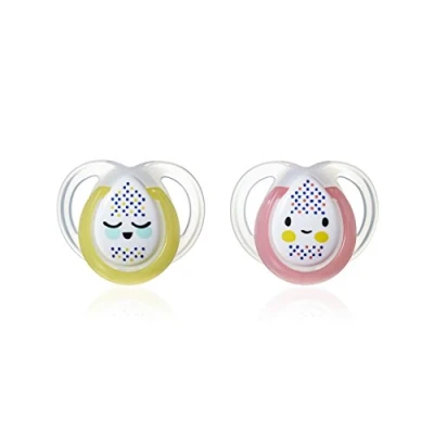 Abbildung von Tommee Tippee Set von 2 weichen Silikon Nacht Schnuller, leuchten im Dunkeln, 06 Monate, BPA Frei