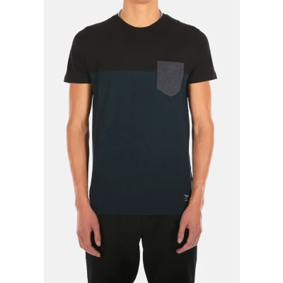 Abbildung von IRIEDAILY Herren Bio Baumwoll T Shirt mit Brusttasche Block Pocket Tee in Deep Lake, S