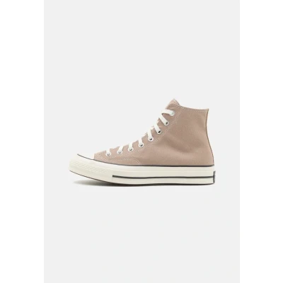 Abbildung von Converse Chuck 70 High Top Sneaker, Vintage Cargo/Egret/Schwarz, 13 Women/11 Men
