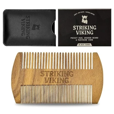 Abbildung von Bartkamm und Etui aus Sandelholz Bart Schnurrbartkamm Holz im Taschenformat mit feinen groben Zähnen perfekt für die Verwendung Balsamen Ölen Striking Viking (Schwarz)