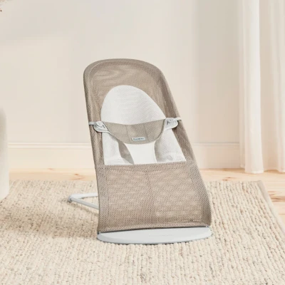 Abbildung von BabyBjörn Balance Soft Babywippe Mesh, Graubeige/Weiß