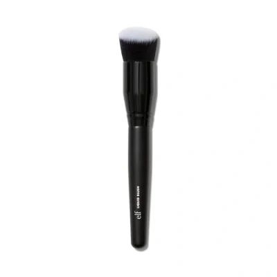 Abbildung von e.l.f. Camo Liquid Blush Brush, Abgewinkelter Rougepinsel, Ideal Zum Auftragen &amp; Verteilen Von Farben Auf Den Wangen, Weiche, Dichte Borsten, Vegan Tierversuchsfrei
