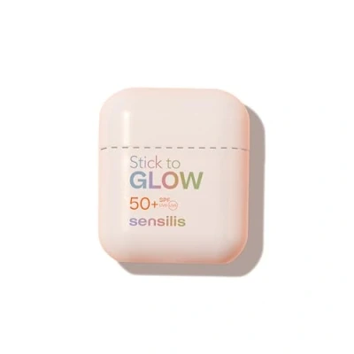Abbildung von Sensilis Glow Stick SPF50, Sonnenschutzstick, schützt die Haut vor UVA und UVB Strahlen, verhindert Hyperpigmentierung, Effekt, präzise Anwendung, alle Hauttypen 10 g