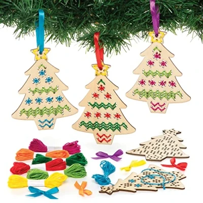 Abbildung von Baker Ross FE862 Weihnachtsbaum Kreuzstich Bastelsets für Kinder 5er Pack, Nähen und Kinder, Basteln Mittel