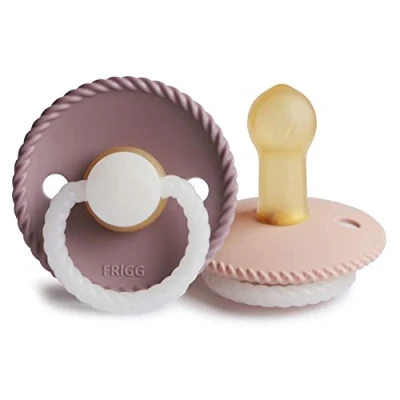 Abbildung von FRIGG Rope Latex Nacht Leucht Schnuller 2 Packung Symmetrischer Sauger in Kirschform BPA frei Hergestellt Dänemark (Twilight Mauve Night/Blush Night, Größe (6 18 Monate))