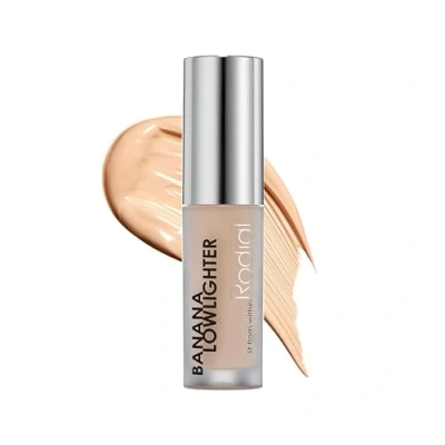 Abbildung von Rodial Banana Lowlighter Deluxe 1.6ml, flüssiger Concealer, gelber Unterton, Gesichts seidiges, nicht schimmerndes Finish, feuchtigkeitsspendende Formel, Hyaluronsäure, Vitamin E, Koffein