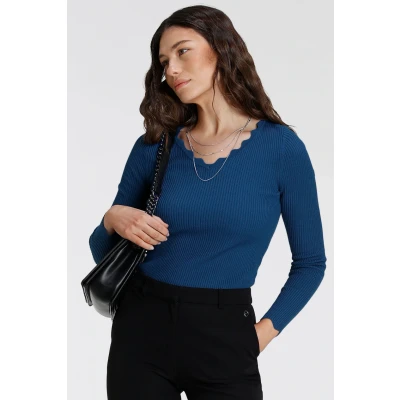 Abbildung von Laura Scott V Ausschnitt Pullover, mit femininer Wellenkante