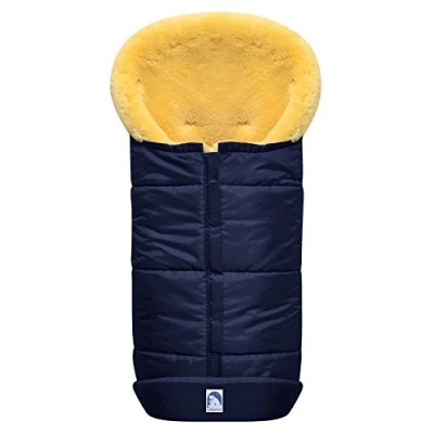 Abbildung von Heitmann Felle Fußsack &quot;Eisbärchen Winterfußsack Premium Qualität&quot;, mit echtem Lammfell, für Kinderwagen &amp; Buggy, 6 Gurtschlitze, waschbar