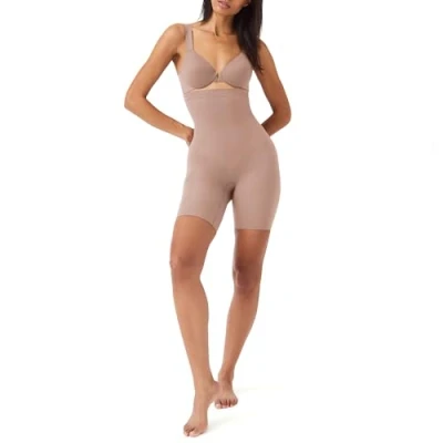 Abbildung von SPANX Shapewear für Damen Tummy Control High Waisted Power Short (Regular und Übergröße), Café Au Lait, 3X