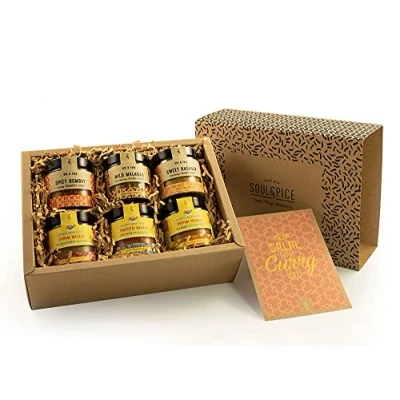 Abbildung von Indisches Curry Masala Bio Gewürze Geschenkeset Geschenkidee für Liebhaber der Indischen Küche 6 Premium Fairtrade Indische Gewürzmischungen von SoulSpice in Geschenkebox