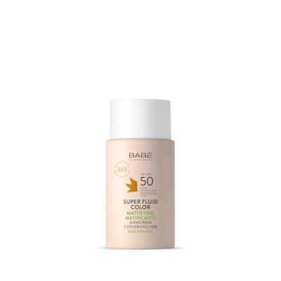 Abbildung von LABORATORIOS BABÉ Photoprotector Super Fluid Color Mattierend LSF 50 Sonnencreme für das Gesicht mit Farbe, vereinheitlicht den Ton, Sunscreen Oil Free fettausgleichend ml