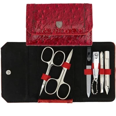 Abbildung von DREI SCHWERTER Germany Maniküreset Nagelnecessaire &#039;Udine&#039; 6 tlg. aus weinrotem Kunstleder, Inhalt: Nagelschere, Hautschere, Pinzette, Saphirnagelfeile, Nagelknipser, Nagelreiniger/Nageldrücker