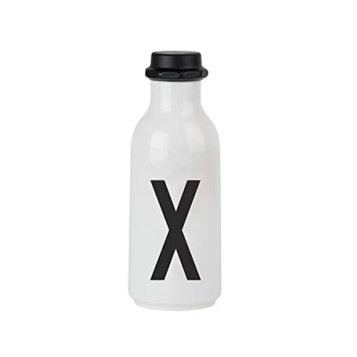 Abbildung von Design Letters Persönliche Wasserflasche (Weiß) X BPA frei, nordisches Design, erhältlich von A Z, Trinkflasche für unterwegs verwenden, auslaufsicher &amp; drop safe, spülmaschinenfest, 500 ml, 90 g.