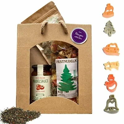 Abbildung von Feinkost Set Weihnachten mit Nudeln, Sauce und Gewürzen // Geschenk