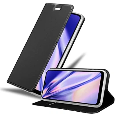 Abbildung von Cadorabo Hülle kompatibel mit Samsung Galaxy A02s aus Premium Kunst Leder Flip Klappbare Stoßfeste Magnetische [Standfunktion] [Kartenfächern] Cover für Tasche in Schwarz