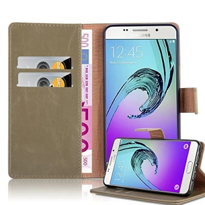 Abbildung von Cadorabo Hülle kompatibel mit Samsung Galaxy A5 2016 aus Premium Kunst Leder Flip Klappbare Stoßfeste Magnetische [Standfunktion] [Kartenfächern] Cover für Tasche in Braun