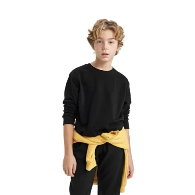 Abbildung von DeFacto Jungen Sweatshirt Bequeme Sweatshirts für Kinder Stylische Pullover und Fleecepullover