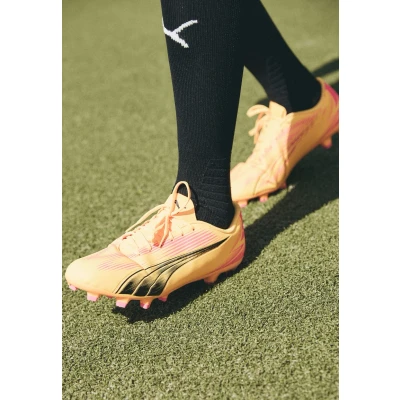 Abbildung von Puma Herren Ultra Play Fg/Ag Soccer Shoe, Sun Stream Black Sunset Glow, 45 EU